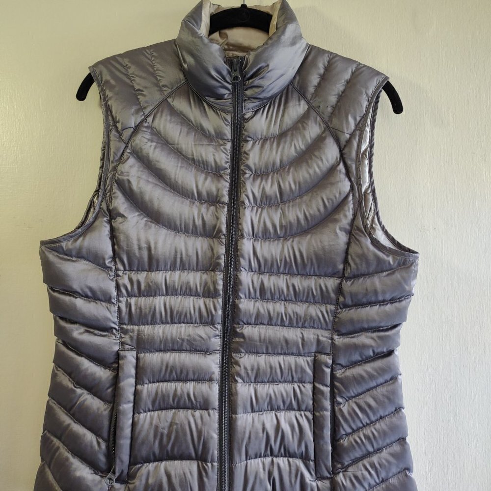 Bernardo Quilted Goose Down Puffer Vest  Cabincore Quiet Luxury Size Small - Picture 2 of 5
